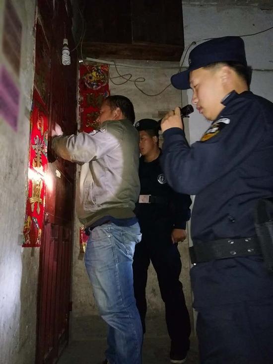 林芝地区粗心妈妈误将幼女锁家中 